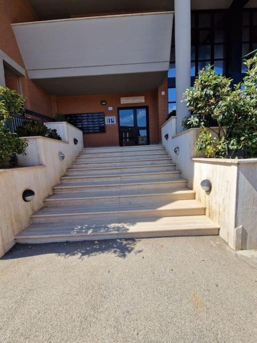 Terrazza A Nettuno E Chiesa Giubilare Santa Maria Goretti Esterno foto