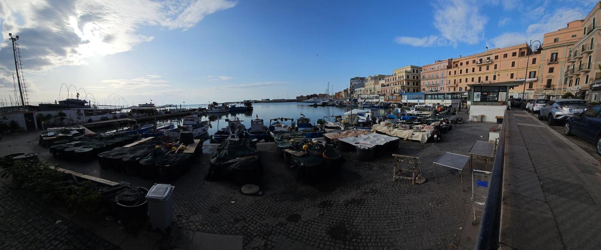 Terrazza A Nettuno E Chiesa Giubilare Santa Maria Goretti Esterno foto