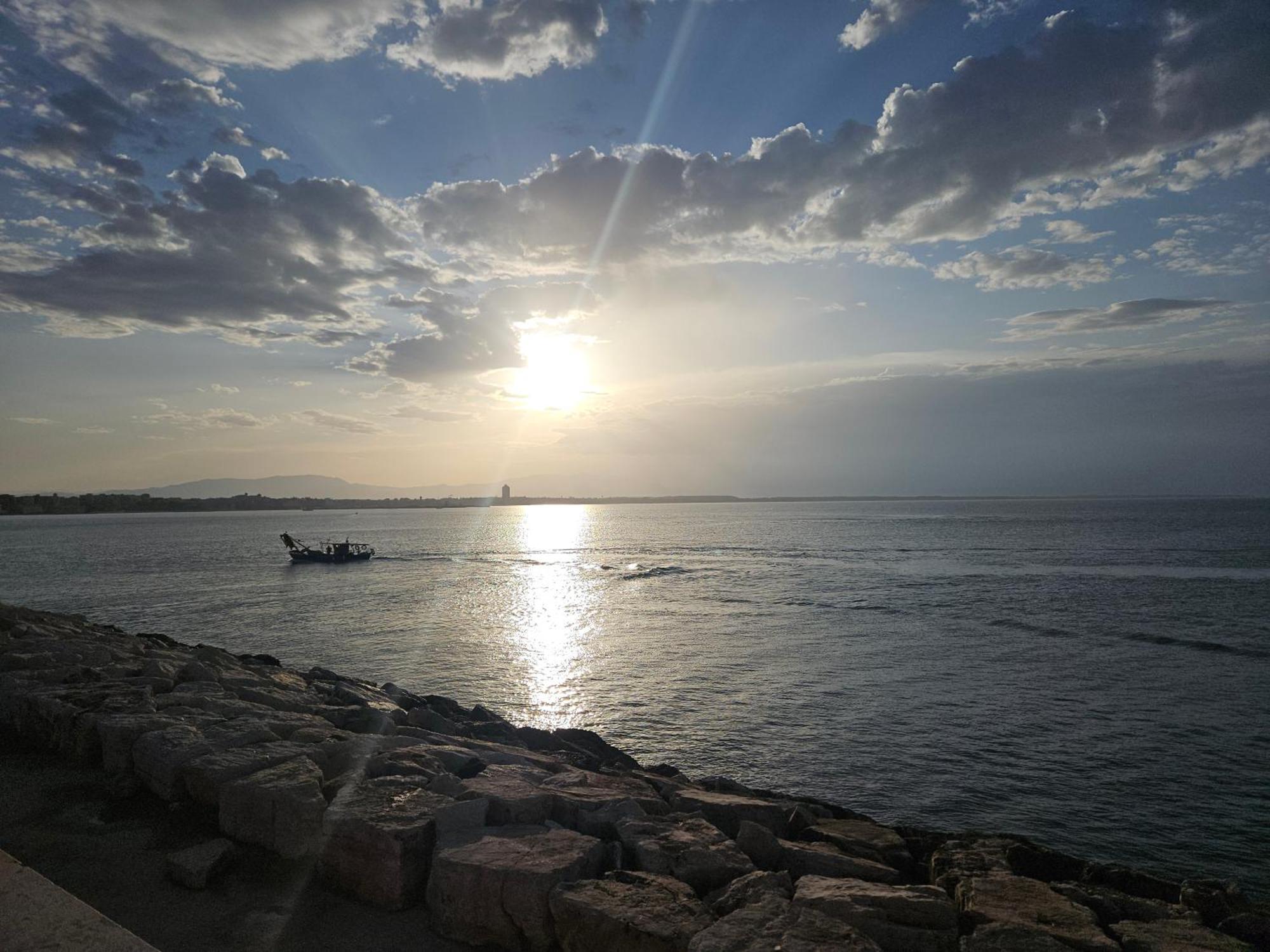 Terrazza A Nettuno E Chiesa Giubilare Santa Maria Goretti Esterno foto