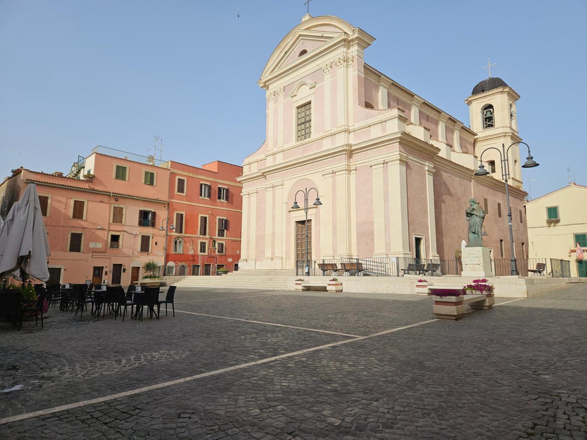Terrazza A Nettuno E Chiesa Giubilare Santa Maria Goretti Esterno foto