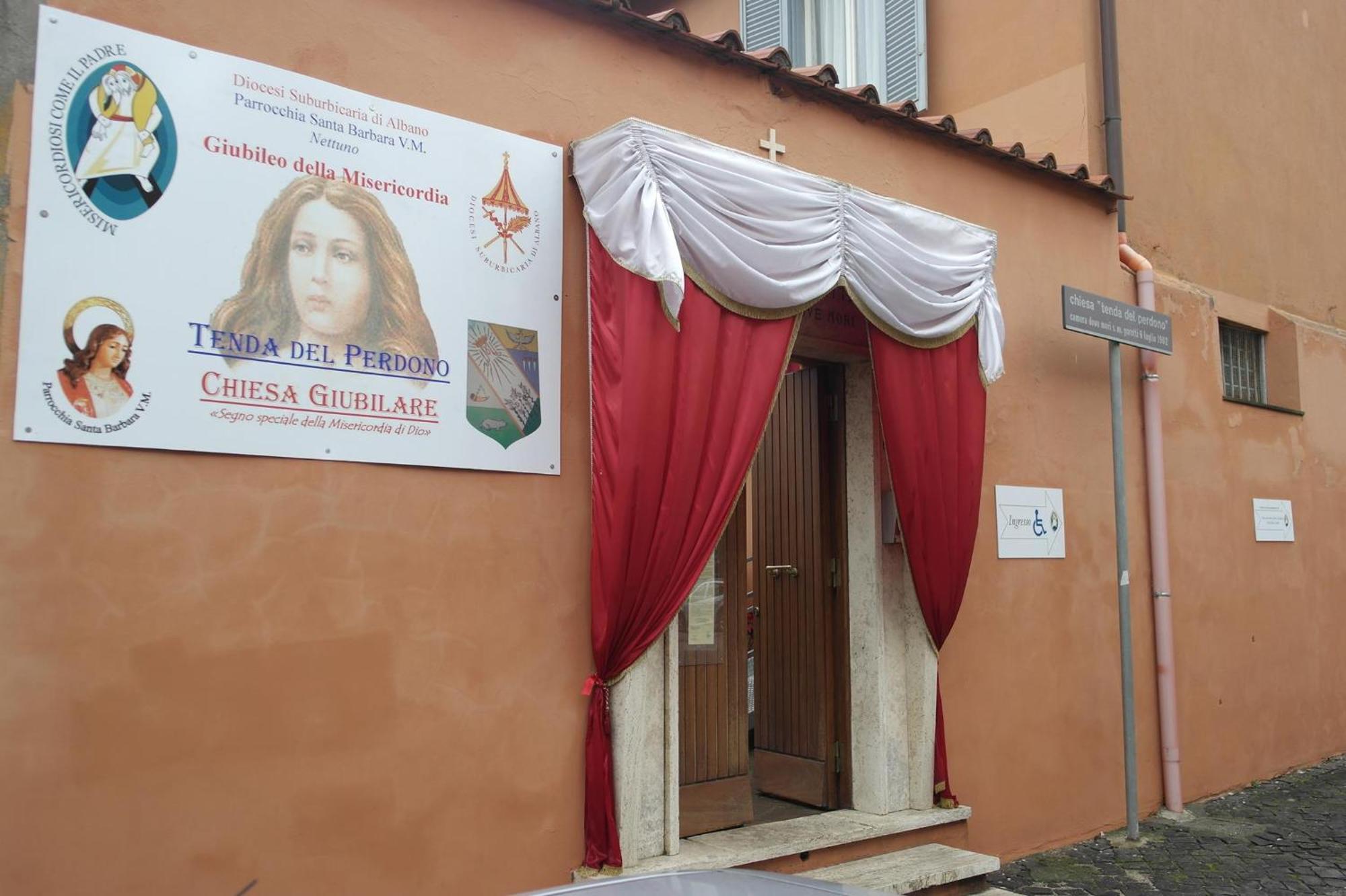 Terrazza A Nettuno E Chiesa Giubilare Santa Maria Goretti Esterno foto